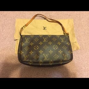 Louis Vuitton Monogram Pochette Clutch